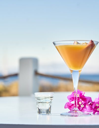 Cocktails by the sea-min