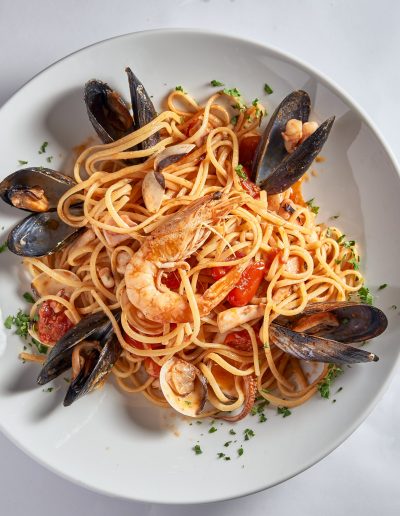 Linguine with seafood-min