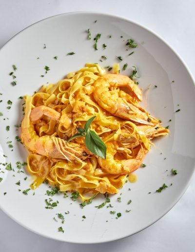 Tagliatelle with shripms & salmon-min